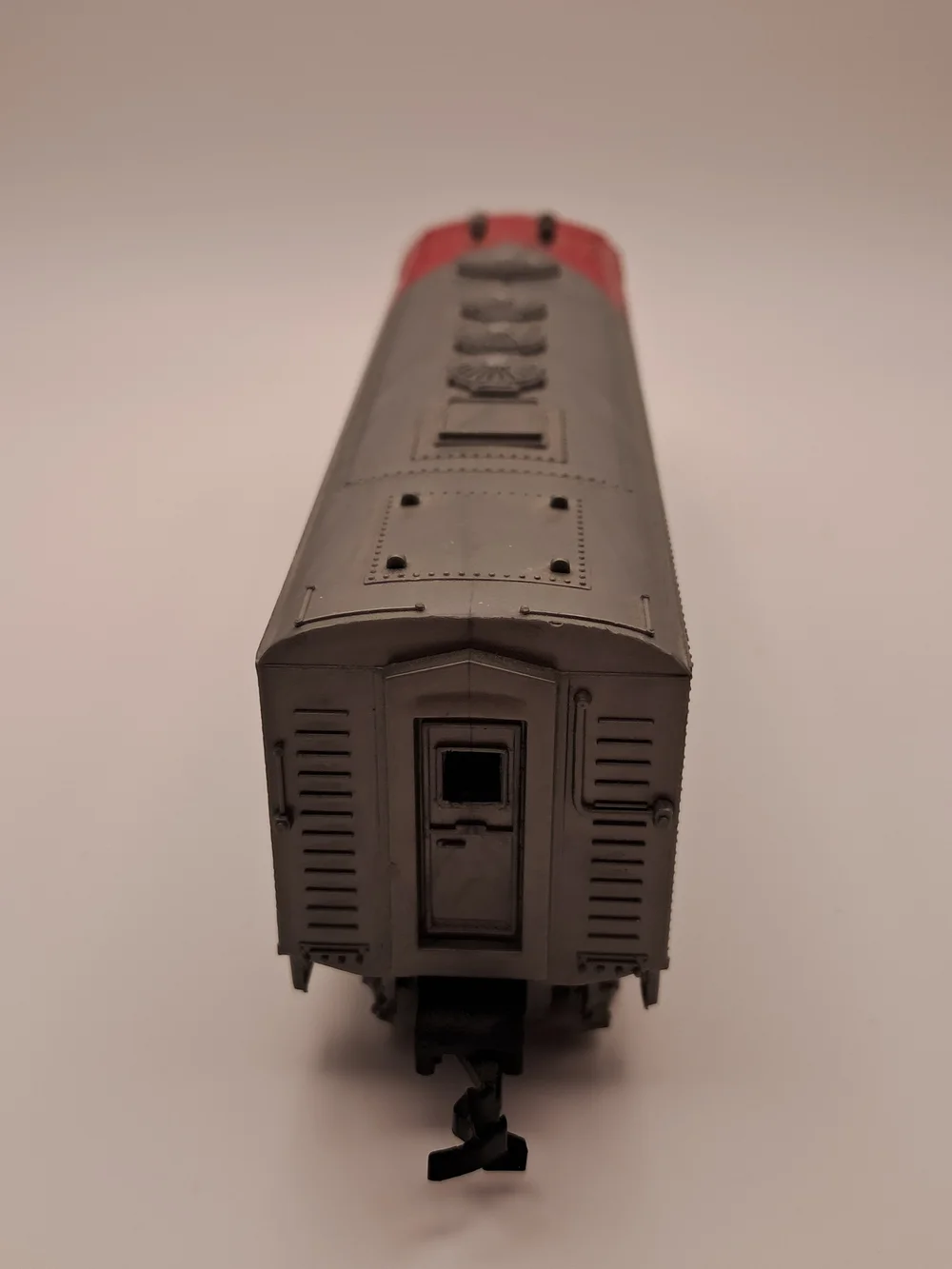 ​Bachmann HO Scale Santa Fe #307 EMD F9 Diesel Locomotive Warbonnet Red Silver